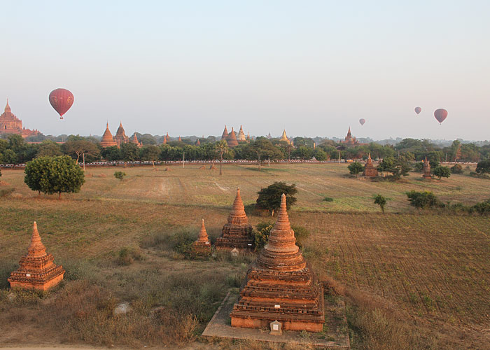 Bagani templid
Rikkam rahvas käib Bagani templeid õhupallidelt vaatamas.

Birma, jaanuar 2012

UP
