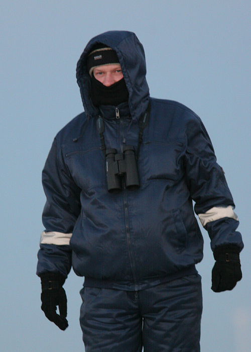 Sõrve säärel külmetamas
Kuido teab, et -14 C külmaga on burka moes. Jaanuar, 2008.

UP
Keywords: birders