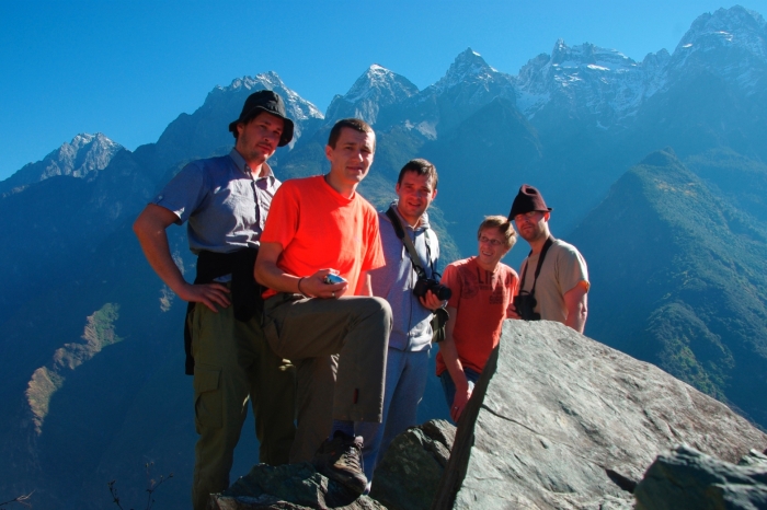 Tiger Leaping Gorge. Vasakult: Märt, Hannes, Silver, Riho, Indrek. Foto: Märt Potter
